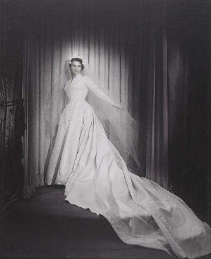 Junge Frau im Brautkleid