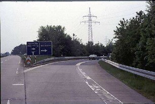 Einfahrt in Kreisel Südwest (Frankfurt Richtung Weinheim) von Nebenfahrbahn West (Frankfurt Richtung Heidelberg)