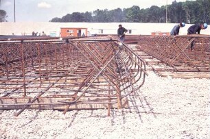 Bau des Wehrs der Staustufe Iffezheim/Rhein