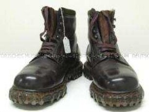 Uniform eines Leutnants der Schutzpolizei als Angehöriger der Feldgendamerie, Dienstanzug - Paar Gebirgsstiefel