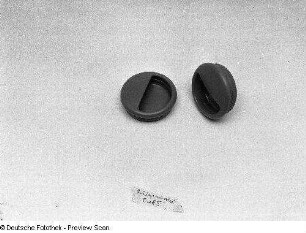 Muschelgriff (Modell 0185) : Zwei Muschelgriffe (Modell 0185) für Möbel