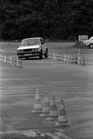 Rad- und Motorsportclub Karlsruhe. Automobilslalom auf dem Messplatz