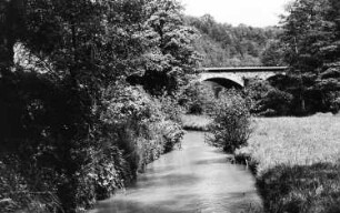 Triebischtal-Garsebach. Mühlgraben zwischen Wehr und Eisenbahnbrücke