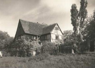 Dresden-Pillnitz. Altes Fischerhaus, August-Böckstigel-Straße 8, 18. Jahrhundert. Gartenansicht