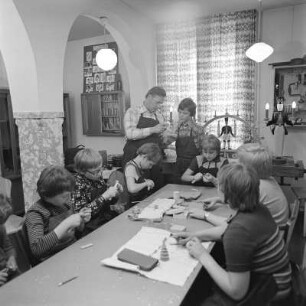 Borstendorf, Schnitzgruppe : Schnitzgruppe im Kulturhaus "Neues Leben", August-Bebel-Straße 64