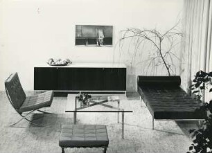 Barcelona-Sessel Mod. 250 + Hocker Mod. 251 und Tisch Mod. 252 von Ludwig Mies van der Rohe