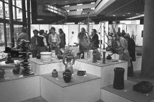 Ausstellung des Bundes der Kunsthandwerker Baden-Württemberg e.V. "Keramik mit Blumen" im Landesgewerbeamt