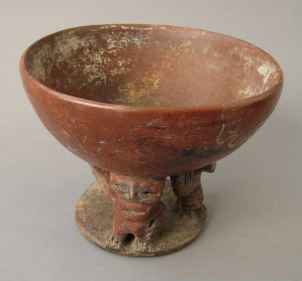 Clay bowl with stand