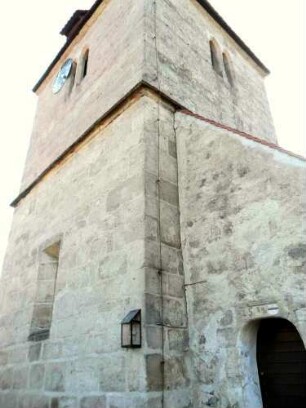 Götteldorf-Kirchturm (spätromanische Gründung im 13 Jh als Chorturm mit Turmchor) und Sakristei (erbaut Jahr 1584) von Nordosten