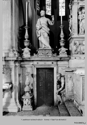 Hochaltar mit seitlichen Schranken : Heiliger Petrus