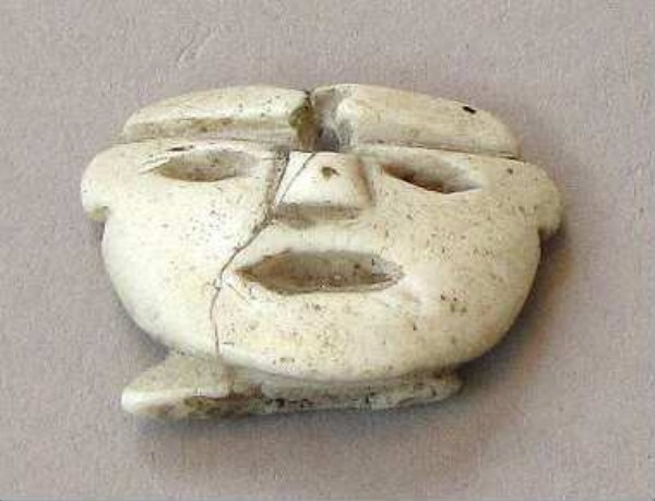 Figure head made from mussel shell as a pendant