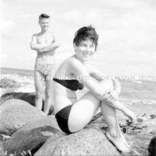 Urlauberpaar am Strand von Zingst