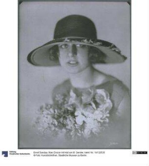 Mary Douce mit Hut von M. Gerstel