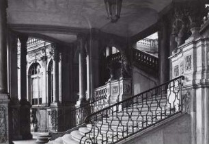 Dresden, Zwinger : Dresden-Altstadt, Zwinger. Wallpavillon, untere Halle mit Treppe