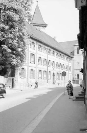 Lörrach: Hebelgymnasium und Turm der Stadtkirche