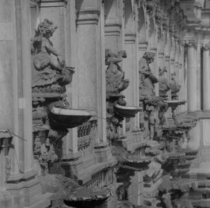Dresden. Zwinger, Langgalerie N mit Brunnen