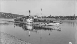 Personen-Seitenraddampfer "Blasewitz" (III, 1900, Werft Laubegast) in Fahrt stromab bei Blasewitz