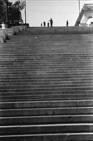 Odessa [Ukraine]: Die Potemkische Treppe mit dem Denkmal Richelieu