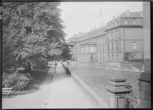 Hannover, Leine-Schloss : Hannover. Leine-Schloss. Südost-Flügel. Ansicht von Süden über die Leine