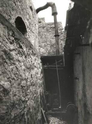 Cossebaude-Niederwartha, Tännichtgrundstraße 18. Alte Hofemühle (1851/1900). Stillgelegte technische Anlagen