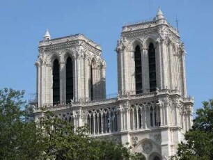 Die beiden Türme der Kirche Notre Dame, aus dem 13. Jahrhundert