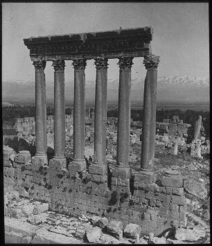 Jupitertempel u. Libanon v. SO [Baalbek]