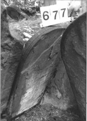 Grabstein 677
