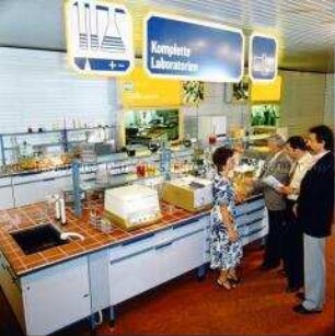 Modellhaft ausgestattetes Chemielabor auf der Interscola 1982 in Leipzig