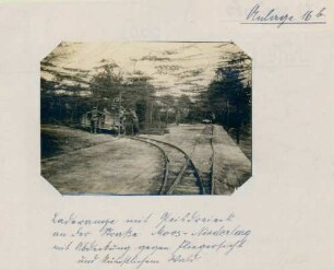 Foto einer getarnten Laderampe mit Gleisdreieck an der Straße von Moos nach Niederlarg (Mooslargue)