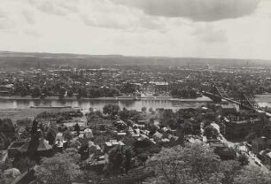 Loschwitz, Elbe mit Loschwitzer Brücke ("Blaues Wunder") und Blasewitz, im Hintergrund Erzgebirgsvorland : Dresden. Loschwitz, Elbe mit Loschwitzer Brücke ("Blaues Wunder") und Blasewitz, im Hintergrund Erzgebirgsvorland