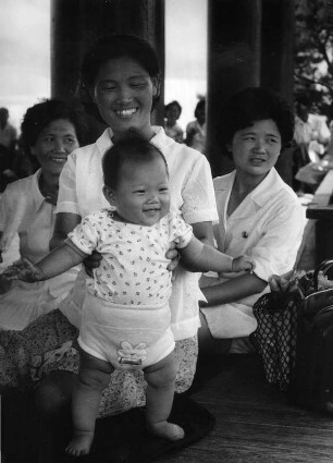 Nordkorea 1982. Vorzeige-Familie für Ausländer in der Hauptstadt Pjöngjang