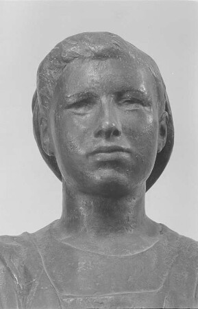 Traktoristin : Traktoristin. Bronze (1953; W. Arnold). Bruststück
