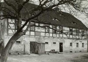 Ehemaliges Schäfersches Gut, ab 1907 "Lohengrinhaus" : Richard-Wagner-Museum (sogen. Lohengrinhaus; Gründung 1907, Wiedereröffnung als Museum 1935) in Graupa, Richard-Wagner-Straße 6. Ehemaliges Schäfersches Gut von 1840, Hofseite. Fotografie vor dem Umbau 1917/1919