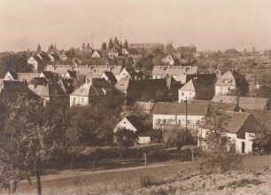 Dresden-Hellerau. Blick vom Wasserturmberg Klotzsche nach Westen auf Hellerau : Dresden-Hellerau. Blick vom Wasserturmberg Klotzsche nach Westen auf Schroederstraße, Am Schützenfelde, Am Pfarrlehn und Hendrichstraße