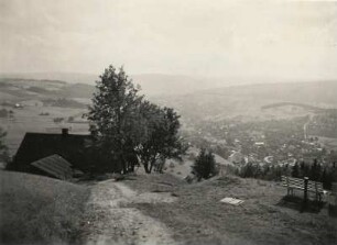 Vogtland. Blick vom Aschberg (936 m) in die "Klingenden Täler" (Georgenthal, Untersachsenberg, Brunndöbra, Klingenthal)