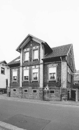 Ehemaliges Pfarrhaus (Massivbau); Freigericht, Kapellenstraße 11