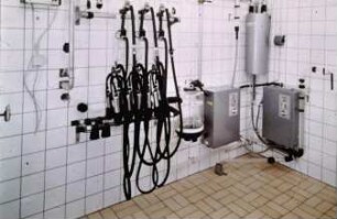 Fotografie: Melktechnik, Milchkammer, Melkzeug, Reinigungstechnik