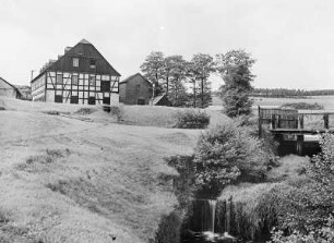Schneeberg, Pochwerk der Grube Gesellschaft und Wehr des Neuen Teiches (Knappschaftsteich) am Lindenauer Bach