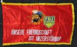Freundschaftsfahne der Jugendorganisation der Kommunistischen Partei Kubas