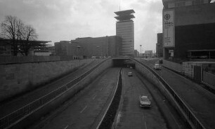 Köln: Nord-Süd-Fahrt, Schnellstraße, Ausfahrt und Unterführung, Cäcilienstraße