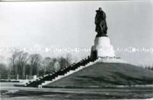 Das Sowjetische Ehrenmal in Berlin-Treptow