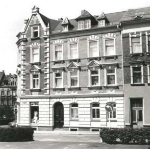 Colditz, Sophienplatz 8. Wohnhaus (um 1900). Straßenansicht