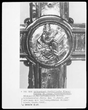 Rückseite eines Vortragekreuzes, mittleres Reliefmedaillon mit dem Kirchenvater Gregor der Große