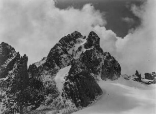 Mount-Kenya-Massiv : Nelion-Gipfel im Mount-Kenya-Massiv. Rechts im Bildvordergrund der Lewis-Gletscher