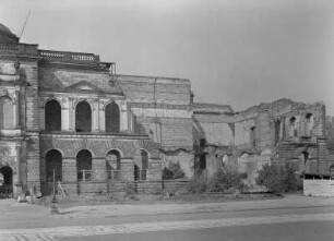 Dresden, Gemäldegalerie, zerstörter Westflügel, Ansicht vom Theaterplatz aus