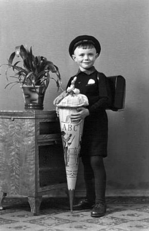 Roßwein. Schulanfänger der Familie Erler, Ostern 1937