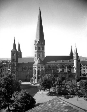 Katholische Pfarrkirche Sankt Martin & Sogenannte Münsterkirche & Ehemalige Stiftskirche Sankt Cassius und Florentinus