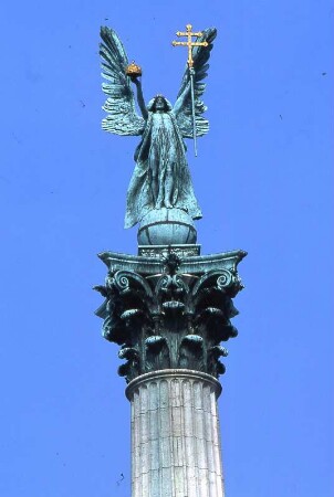 Budapest - Siegesdenkmal : Siegesdenkmal. ufgenommen in Budapest 2001