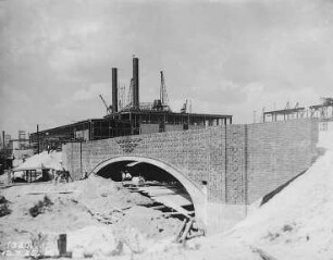 Fertige Stichkanalbrücke : Technikgeschichte | Technik und Wirtschaft | Klingenberg, vom Werden und Sein eines Großkraftwerkes in Berlin-Rummelsburg