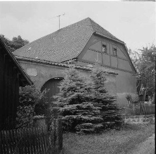 Wohnstallhaus (1759) : Pirna-Bonnewitz, Nr. 21. Wohnstallhaus (1759). Straßenansicht mit Torbogen (1770)